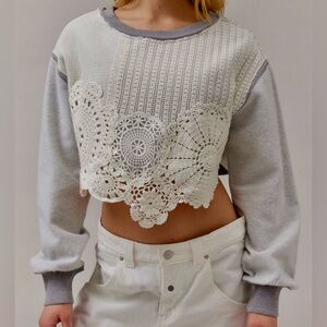 NWT Kimchi Blue Maryn Doily Cropped Crew Neck Sweatshirt